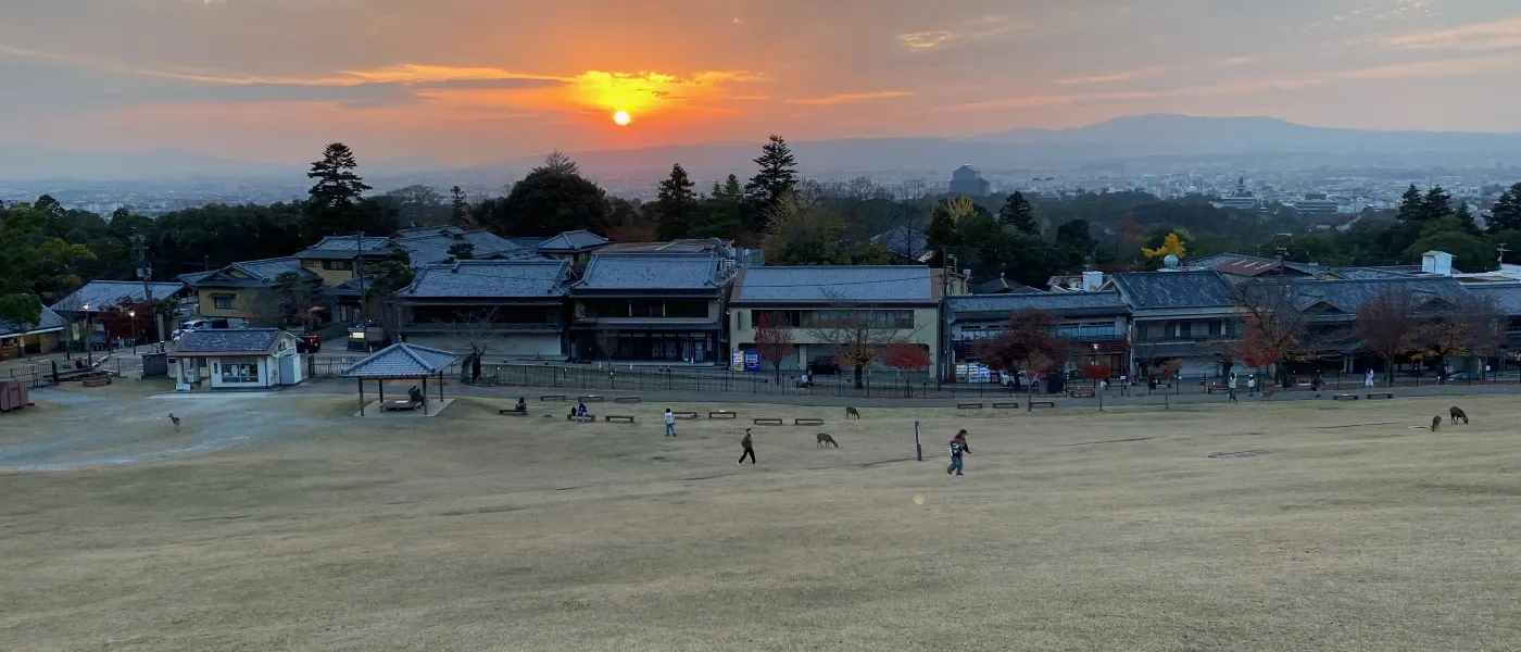 Tramonto a Wakakusayama (Nara)